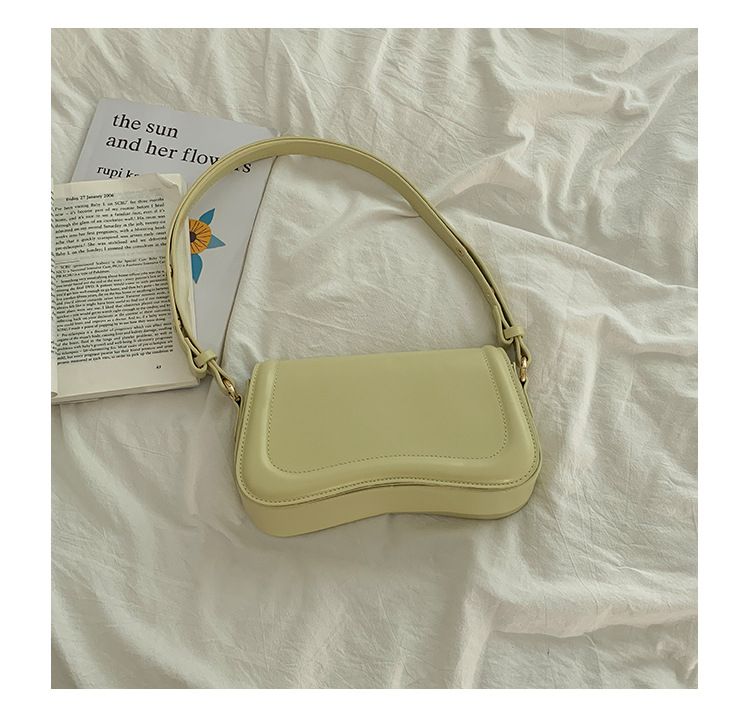 Borsa da ascella in stile coreano con design di nicchia per le donne 2022 nuova borsa quadrata piccola alla moda borsa a tracolla abbinata in stile occidentale di alta qualità_voghion.com