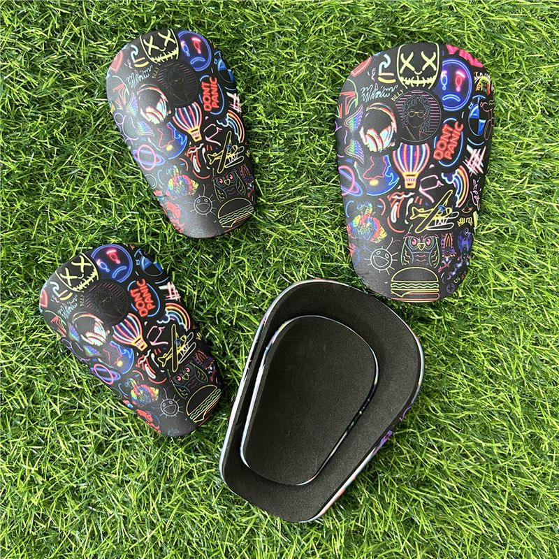 Mini protège-tibias de football pour adultes et enfants - Protège-jambes légers pour le football et la course à pied - Réglables et durables (S/M/L)_voghion.com