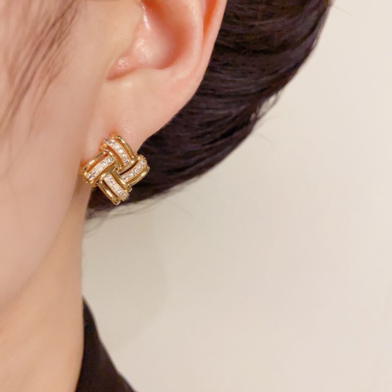 Orecchini di lusso leggeri e raffinati, con design di nicchia in argento con diamanti e rombi, per donne_voghion.com