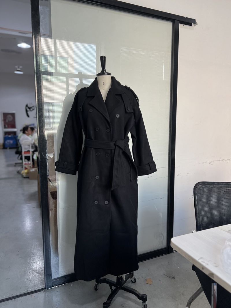 Zeitloser, zweireihiger Trenchcoat – Langer Wollmischmantel mit Gürtel in der Taille (S/M/L, Schwarz/Braun/Grau für mühelose Eleganz)_voghion.com