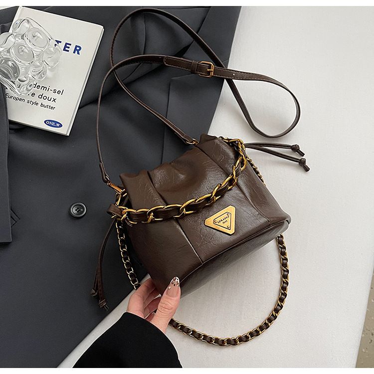 Soft leather pleated bucket bag, women's light luxury bags with a stylish and niche high-end texture, chain shoulder_voghion.com