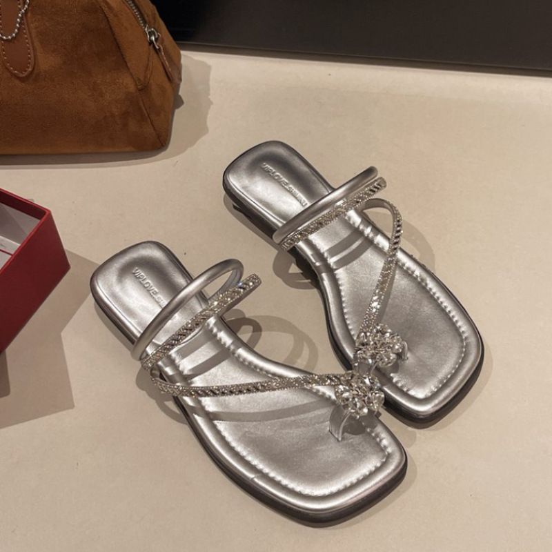 Ciabatte da donna con strass piatti e anello per le dita dei piedi, sandali da spiaggia con tacco basso, nuovi ed eleganti, estivi, 2025, alla moda, squisiti, Hundred_voghion.com