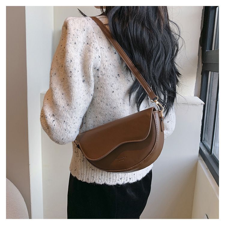 This year's fashionable solid color texture single shoulder crossbody for women's 2024 new versatile Instagram popular_voghion.com