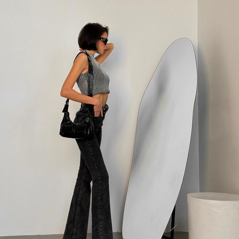 Nuovo gilet senza maniche con fondo basso per l'inizio della primavera, vestibilità slim versatile e di alta qualità, con collo a sbuffo._voghion.com