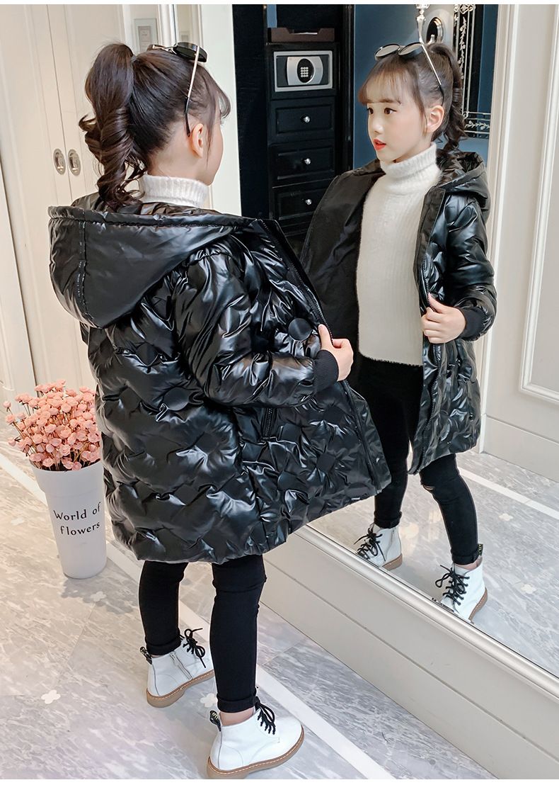 Abbigliamento per bambini Cappotto di cotone per ragazze 2024 nuovo cappotto invernale ispessito elegante piccolo in cotone per bambini cappotto di cotone in pelle brillante lavabile senza piumino_voghion.com