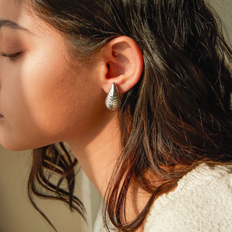 Orecchini da donna in acciaio inossidabile con gocce d'acqua in titanio e oro_voghion.com