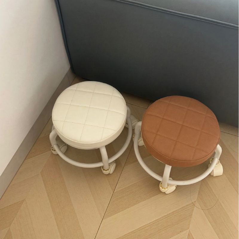 Kleines, weiches Kissen und niedriger Hocker für den Heimgebrauch mit Schwenkrädern, multifunktionaler Schuhwechselhocker mit Universalrädern für den Türrahmen_voghion.com