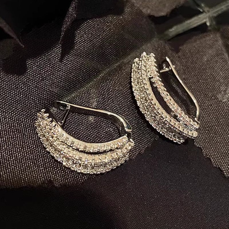 Orecchini di lusso leggeri di Cao Shi per donna, alla moda e di alta qualità, accessori brillanti, stile coordinato con l'abito da sera_voghion.com