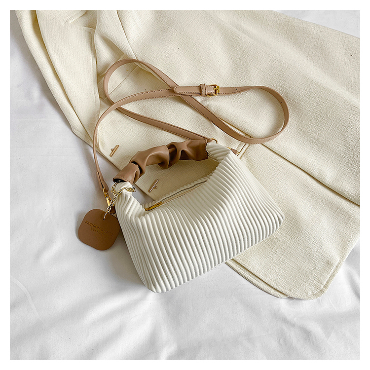 Niche design bag 2024 new texture niche women's bag summer versatile hand bag high-end sense foreign style messenger bag_voghion.com