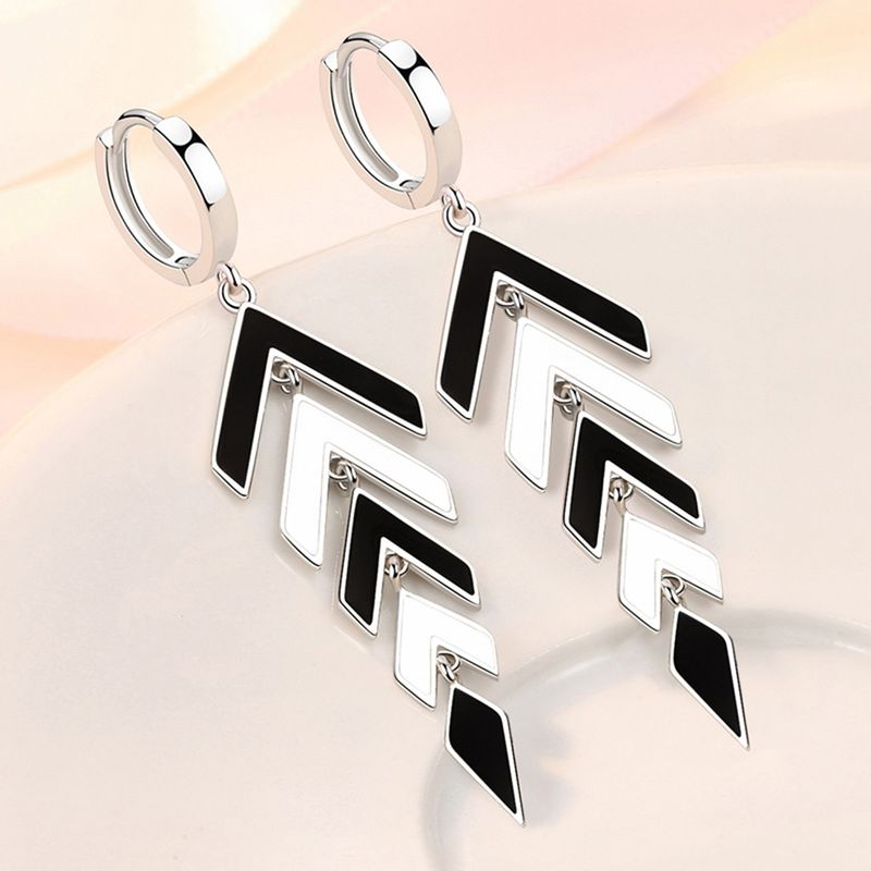 Yamaler 1 Pair Pendant Personality Black White Contrast Color Long Tassel Hoop Earrings Jewelry Accessory_voghion.com