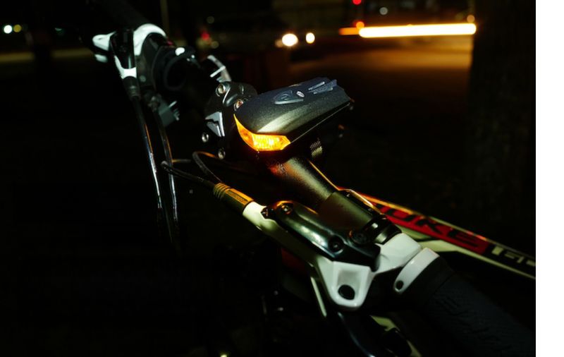 Luce anteriore per bicicletta con sensore intelligente standard tedesco, ricaricabile tramite USB, alta luminosità, 6 ore di illuminazione, 350_voghion.com