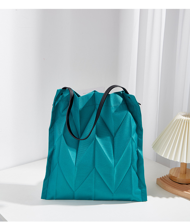High-end Shoulder Bag Women's 2023 New Light Luxury Canvas Large-capacity Niche Underarm Bag Folded Messenger Bag Trend_voghion.com