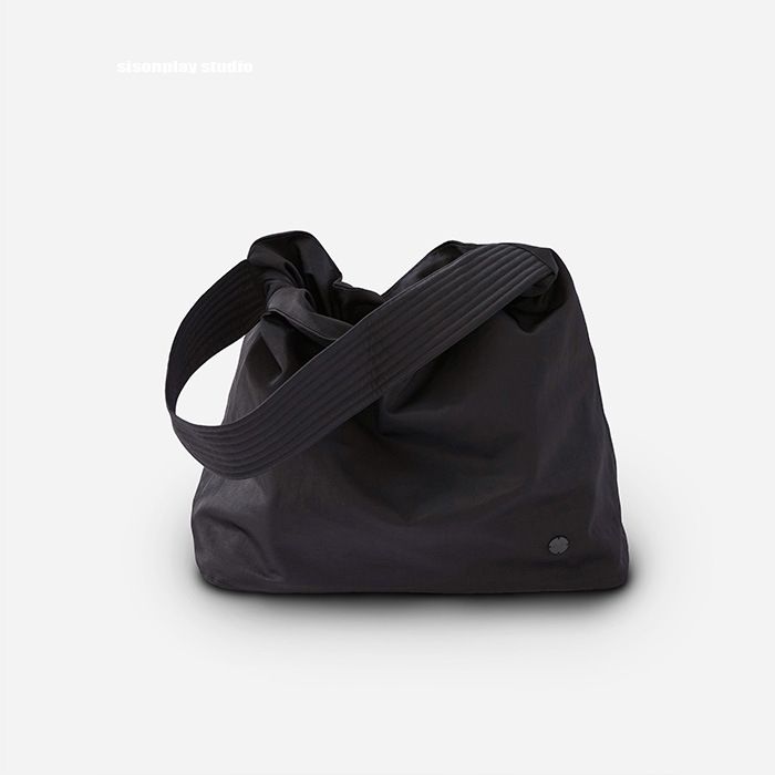 Borsa a tracolla in RPET versatile con tracolla larga e semplice in materiale riciclato a rete per donne con un senso di_voghion.com