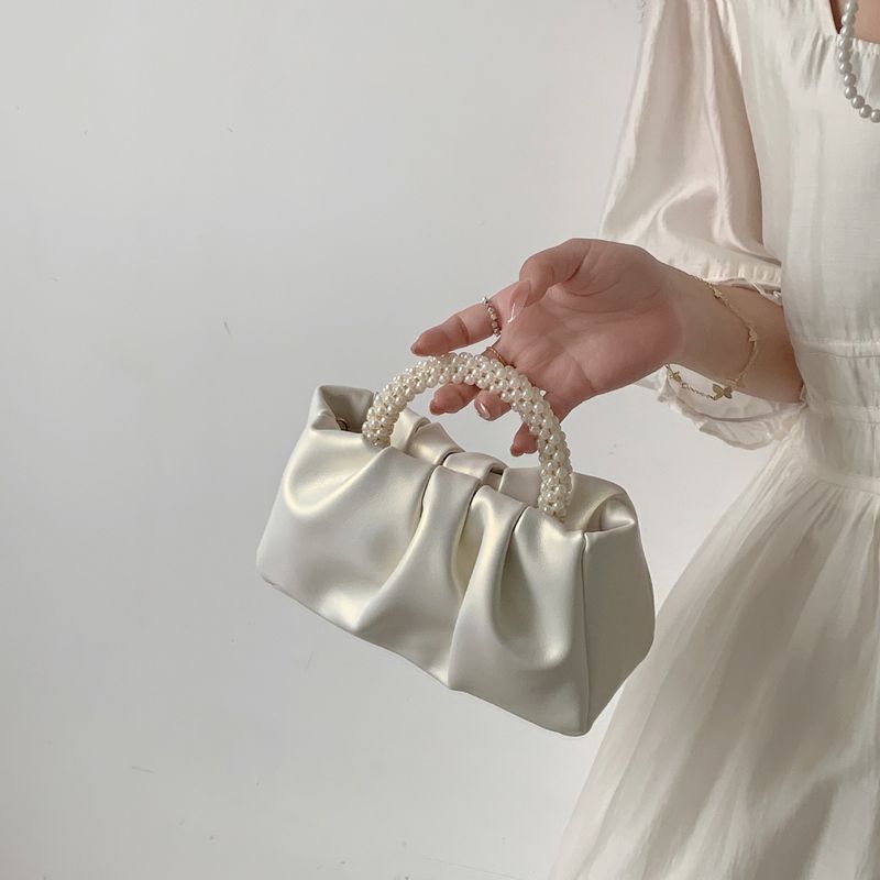 Custodia per cellulare mini da donna con pieghe a forma di nuvola, modello Sweet Girls, da tenere in mano_voghion.com