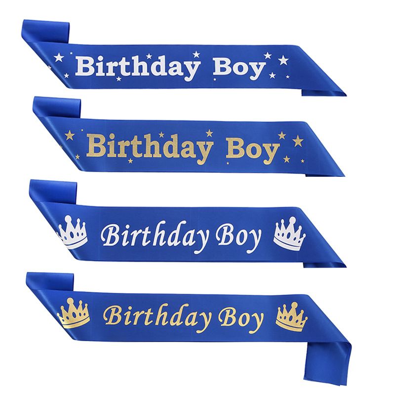 Cinturón de fiesta con corona de cielo estrellado azul y etiqueta para cumpleaños de niño._voghion.com