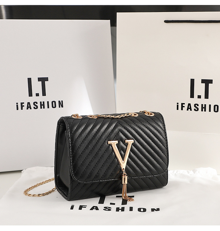 Borsa a tracolla ricamata a righe semplice e versatile di nuova tendenza della moda 2024 con borsa a tracolla singola a spalla con decorazione a nappa a forma di V_voghion.com