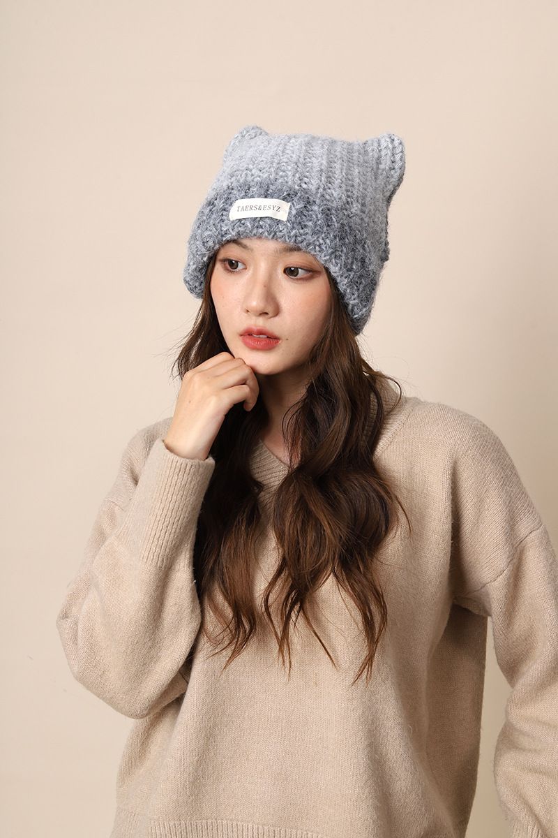 Versione coreana di Abifeng, cappello da donna in lana lavorata a maglia con gradiente di gatto, in autunno e inverno, calda protezione per le orecchie, cappello freddo per_voghion.com