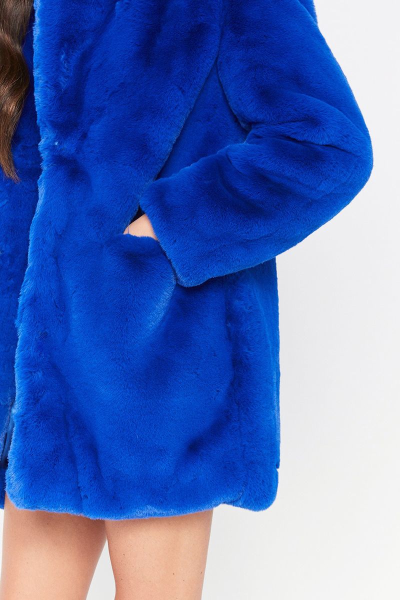 Women's Faux Fur Coat – Oversized Lapel, Luxe Fluffy Texture, 7 Colors Loose Fur Fleece Coat_voghion.com