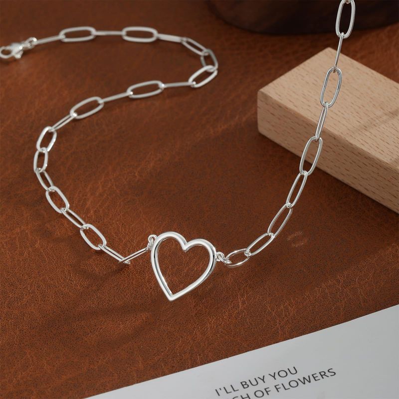 Collana da donna con catena a forma di cuore, alla moda ed elegante, con design di nicchia e personalità._voghion.com