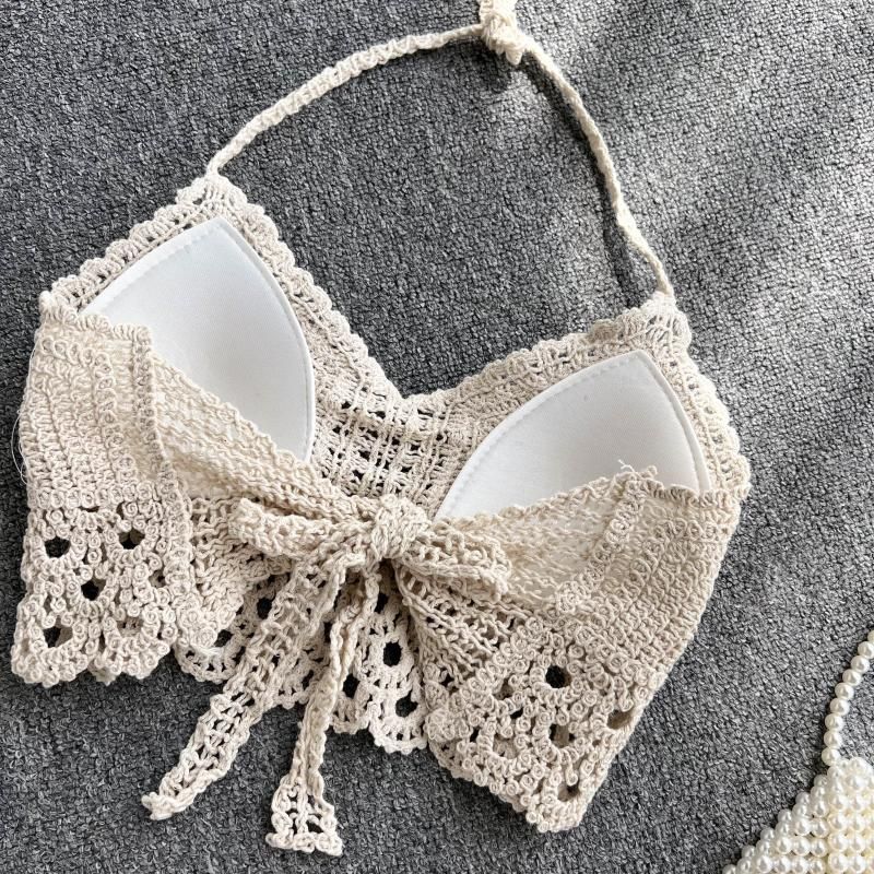 Top corto con spalline sottili e ricamo stile vacanza Beauty Back_voghion.com