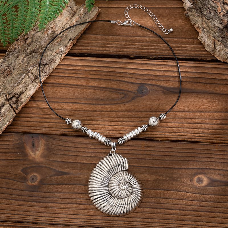 Vendite calde Shixin Retro Grande Filo Circolare Conch Ciondolo Collana Etnica in Pelle con Catena Appesa, Tendenza Decorativa da Donna 2024._voghion.com