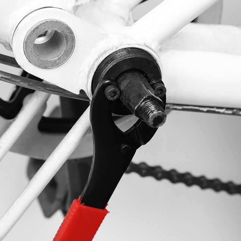Installation et démontage de la bague de blocage du volant d'inertie du vélo, de la clé en forme de huit, de la cuvette d'essieu, du t de VTT, de la réparation_voghion.com