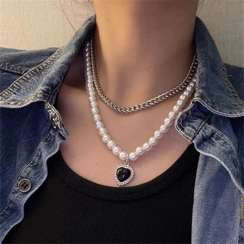 Hot sales Women's black heart-shaped pendant necklace_voghion.com