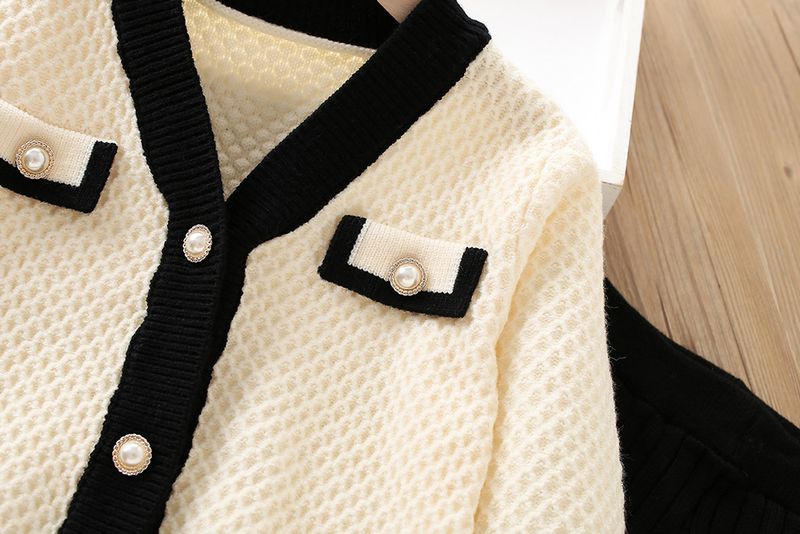 Pullover-Set für Mädchen 2024 Herbst/Winter Neuer koreanischer und westlicher Stil Kinder kleiner Duft Gestrickte Langarm_voghion.com