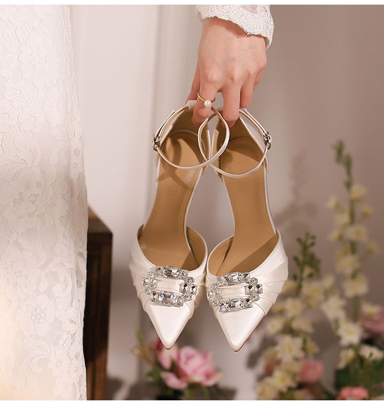 High Heel Sandalen Hochzeitsbankett 2024 Baotou Water Diamond Slim Heels Vielseitige spitze Einzelschuhe_voghion.com