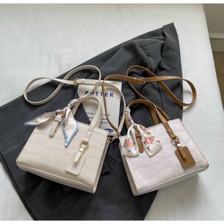 2024 New Large Capacity Handheld Fashionable Casual Commuter Single Shoulder Crossbody Mom Texture Women's Square Bag_voghion.com