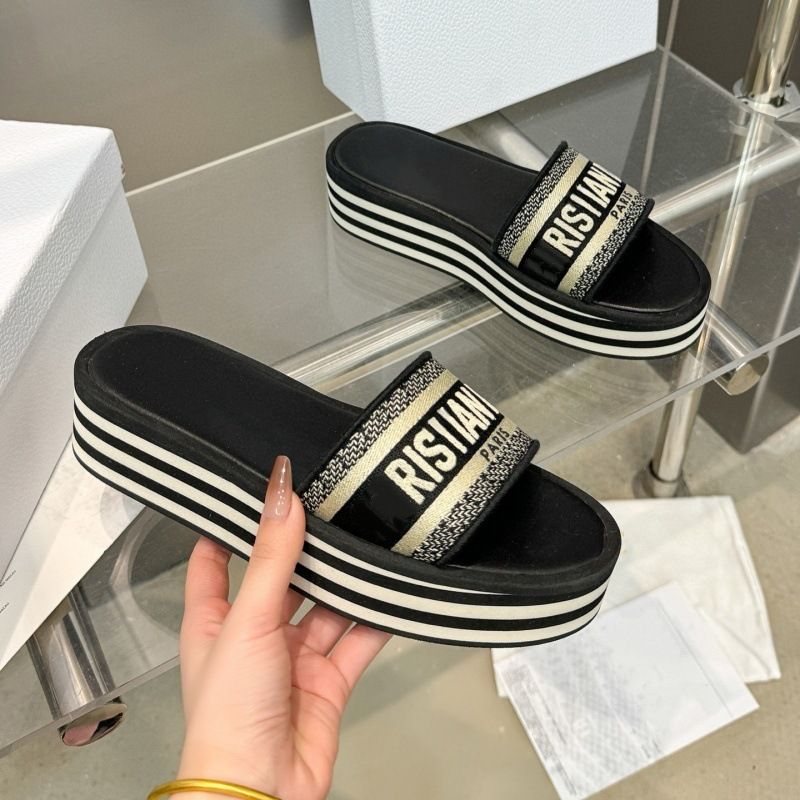 D 5Cm 2025 New Style Letter Thick Bottom Embroidered Color Blocked One Word Cool Slippers For Women Wearing Outside_voghion.com