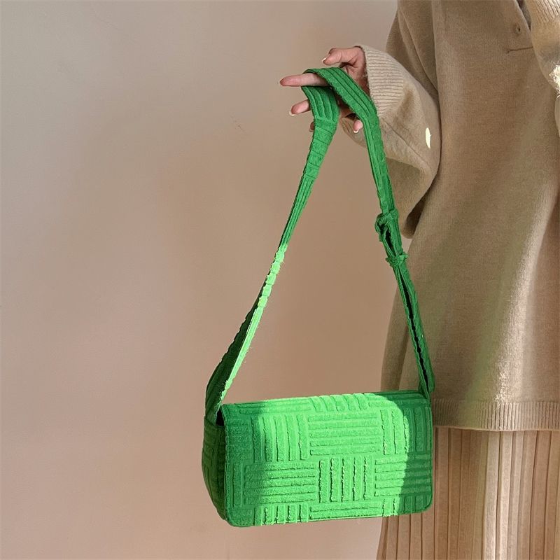 Borsa singola diagonale incrociata in velluto a coste versione coreana Instagram tracolla larga da donna 2024 nuova versatile piccola piazza_voghion.com