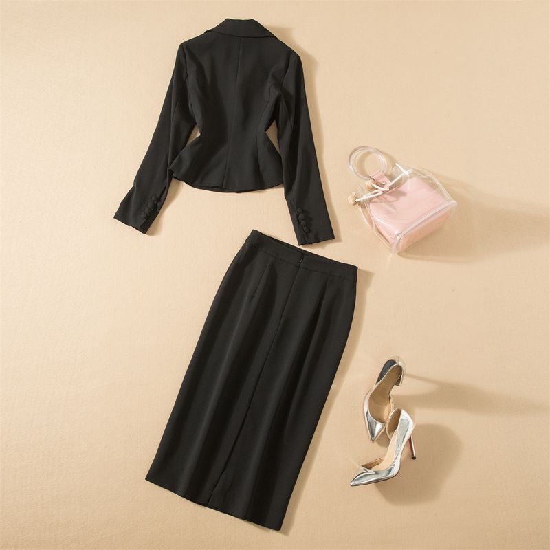 Sfilata di moda di abbigliamento femminile autunno nuovo abbigliamento femminile scollo a V manica lunga giacca + gonna di media lunghezza_voghion.com