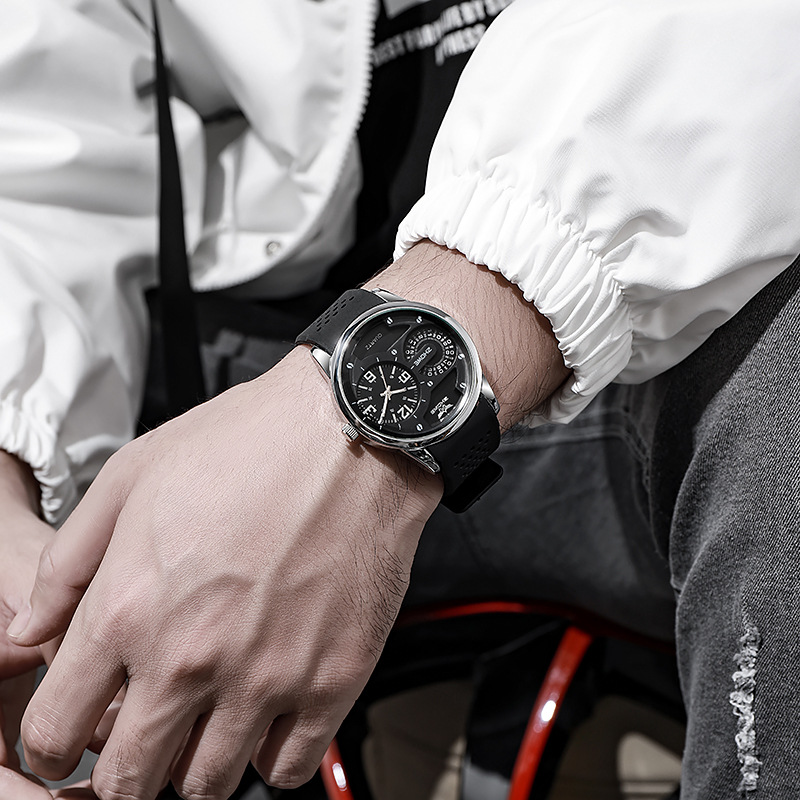 Nuovo orologio sportivo da uomo al quarzo con cinturino in silicone con decorazione personalizzata a doppio quadrante per orologi di tendenza per studenti_voghion.com