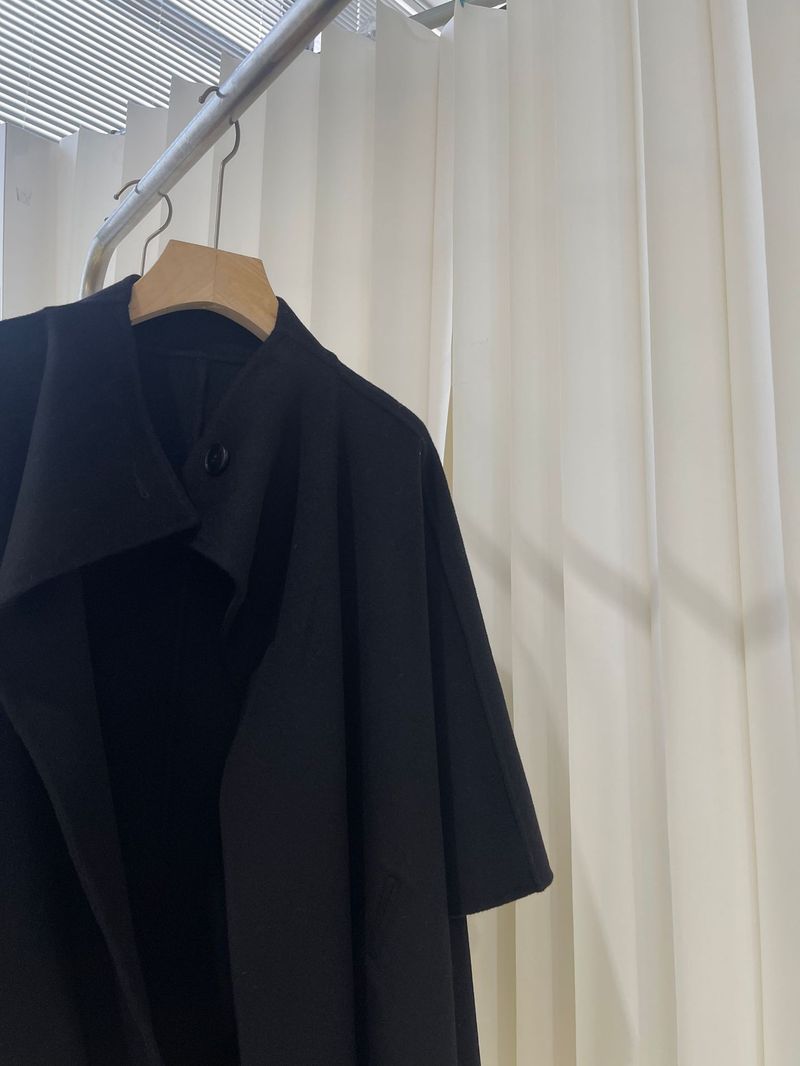 Damen-Cape-Mantel aus Wolle mit asymmetrischem Bindegürtel – doppelseitiger Kaschmir-Wickelmantel für Herbst und Winter in Schwarz und Camel_voghion.com