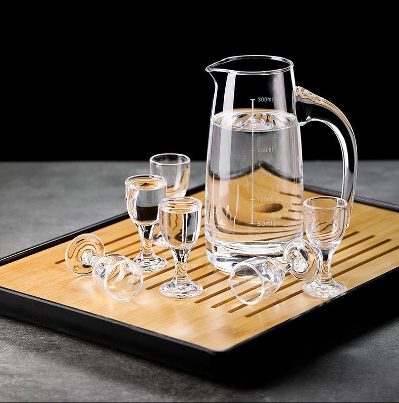 Set sterke drankglazen, scheidingswand, thuisset, karaf voor rode wijn en sterke drank, maatbeker met schaal, hotelgebruik_voghion.com