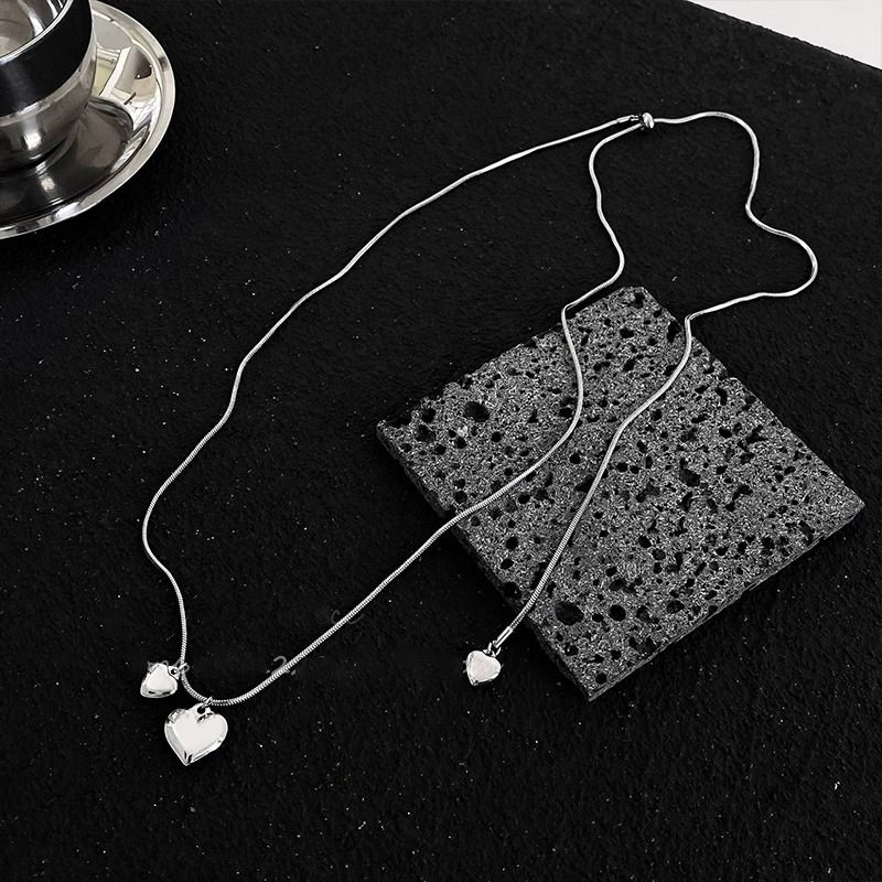 Simple high grade titanium steel heart necklace adjustable female niche design clavicle chain net red ins style sweater T chain_voghion.com