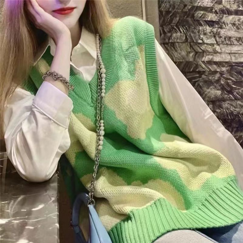 Knitted vest for women in 2023 Spring and Autumn, V-neck, loose fit, slimming, sleeveless layered Korean version,_voghion.com