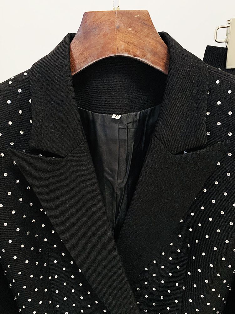 Conjunto Glam Blazer e Calça Flare com Strass – Corte sob medida, Mistura de algodão, Versatilidade do escritório à festa (Preto, Tamanho P, Coleção Outono 2025)_voghion.com