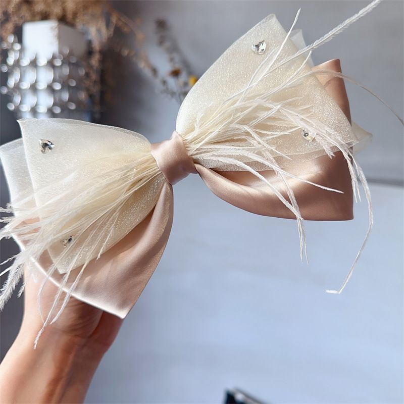 Koreanische Vintage Haarspange - Straußenfeder & Netzschleife mit mehrlagigem Stoff - Elegante Federspange für das Styling am Hinterkopf_voghion.com