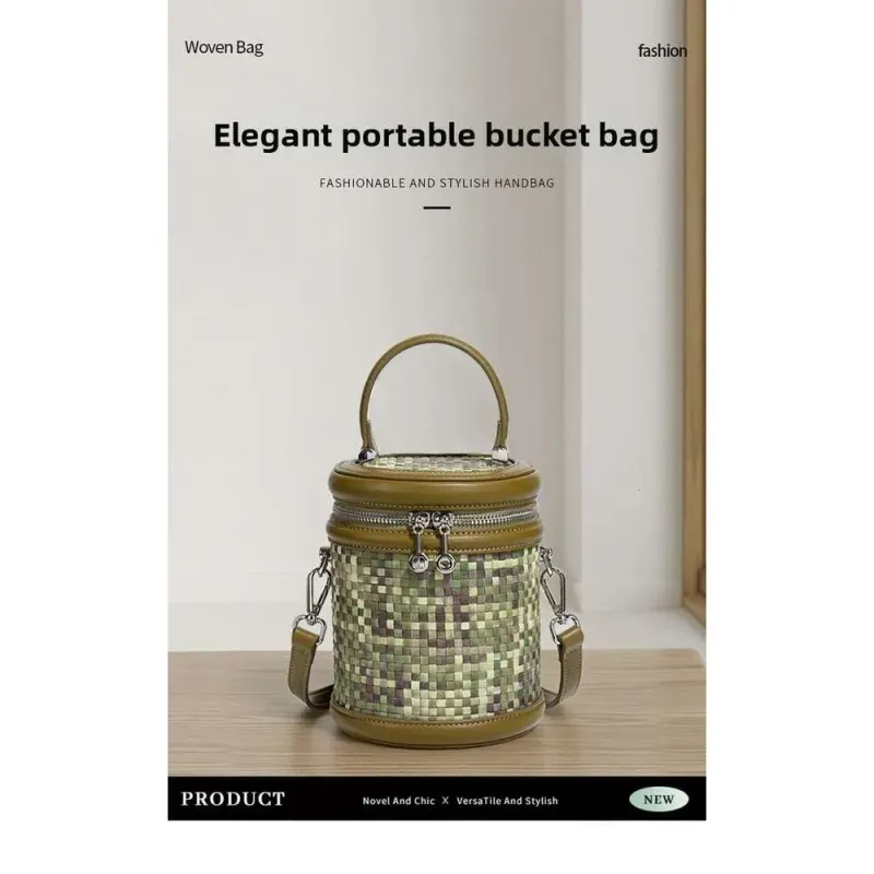 Borsa a mano da donna in denim lavato leggero, con design a blocchi di colore, intrecciata, borsa a tracolla cilindrica, 2025_voghion.com