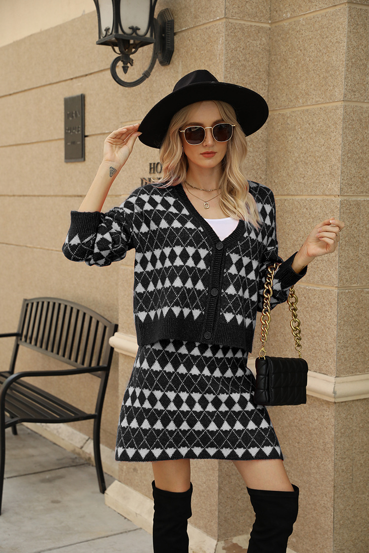 Conjunto de duas peças de malha com decote em V e saia suéter conjunto losango pequeno estilo perfumado cardigan de malha_voghion.com