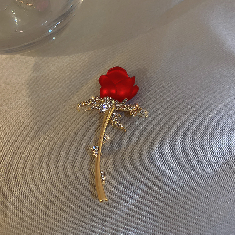 Europäische und amerikanische Retro-dreidimensionale Rosen- und Lilien-Brosche, elegantes und elegantes Temperament, Abendkleid, Anzug, Pin-Dekoration, Brosche für Damen_voghion.com