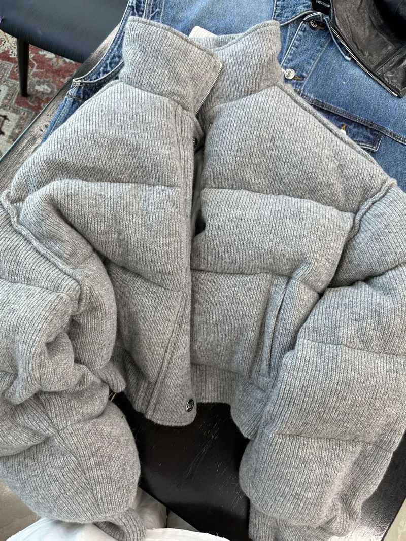 Korte gewatteerde jas voor dames - Wintergrijze fleecejas, opstaande kraag, slanke pasvorm met prinsessenmouwen_voghion.com