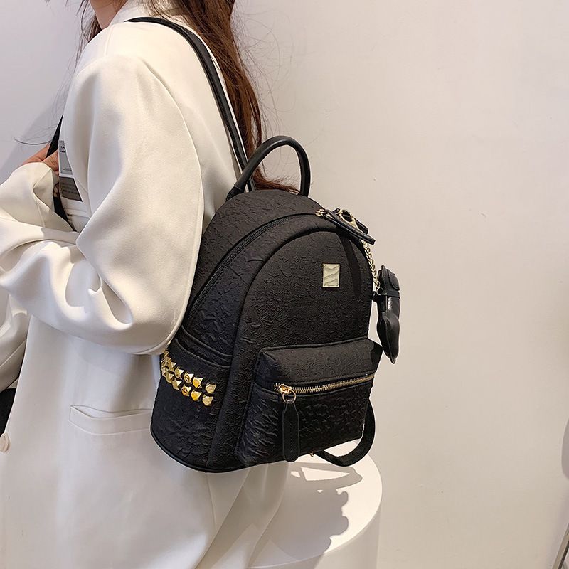 Sac à dos tendance en nylon à rivets pour femmes, niche haut de gamme 2025, nouveau sac de voyage compact et exquis de style coréen_voghion.com