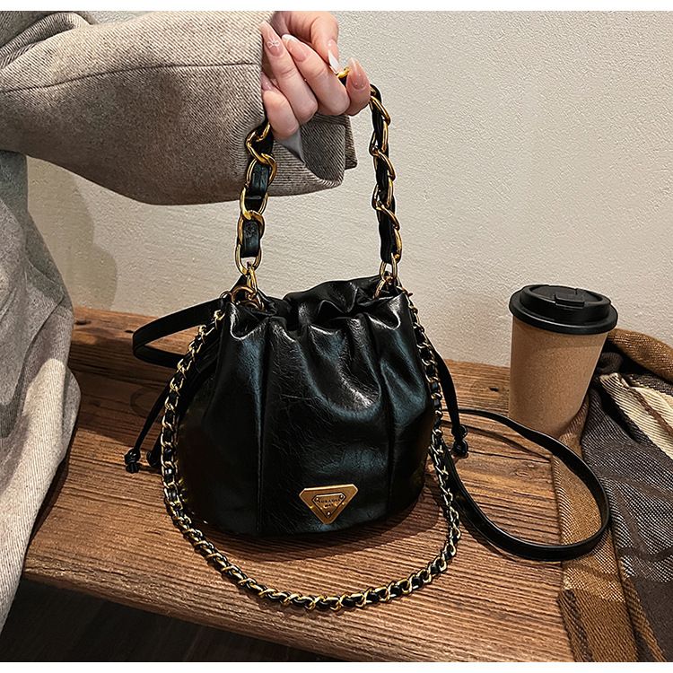 Soft leather pleated bucket bag, women's light luxury bags with a stylish and niche high-end texture, chain shoulder_voghion.com