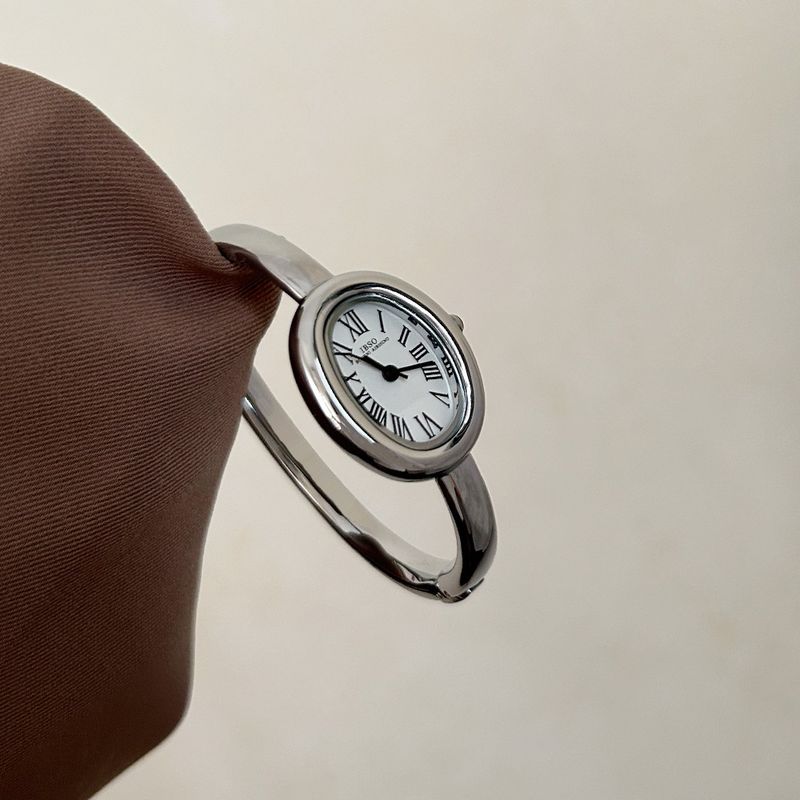 Orologio da donna di alta gamma con quadrante piccolo e bracciale ovale IBSO 1189_voghion.com