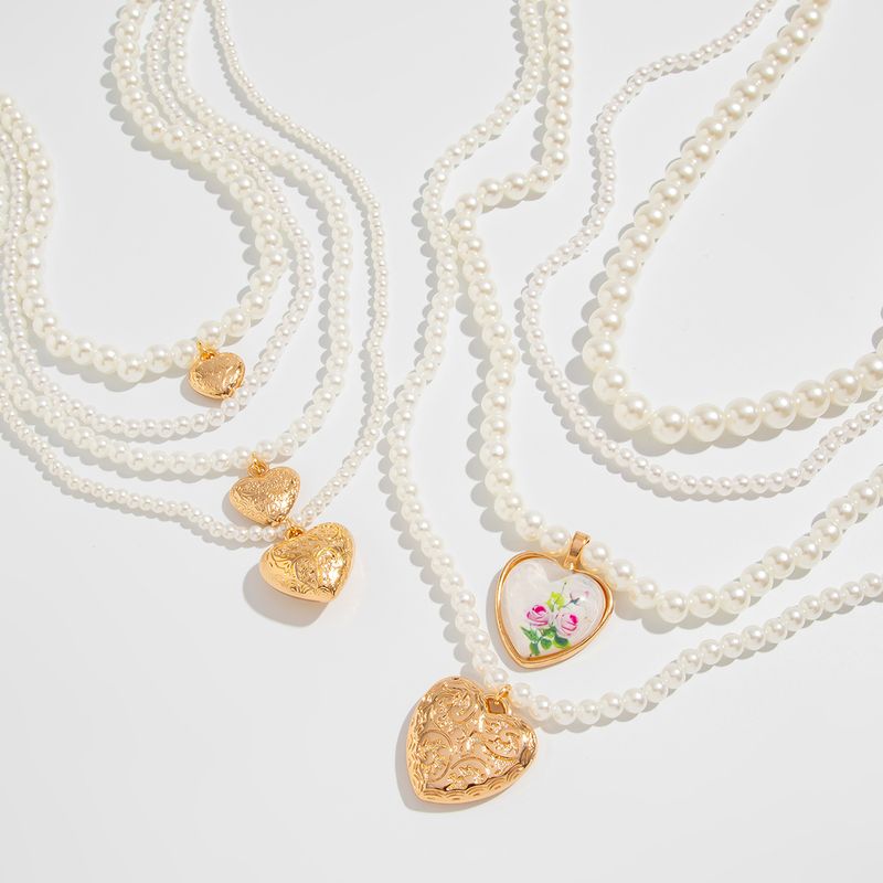 Collier de perles de luxe léger à la mode avec pendentif en forme de cœur en métal_voghion.com