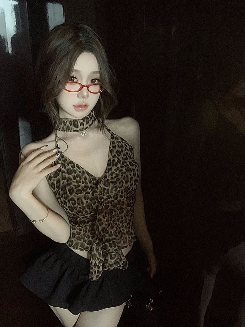 Canotta sexy da donna estiva con scollo all'americana e stampa leopardata, stile americano, attillata, corta e corta_voghion.com