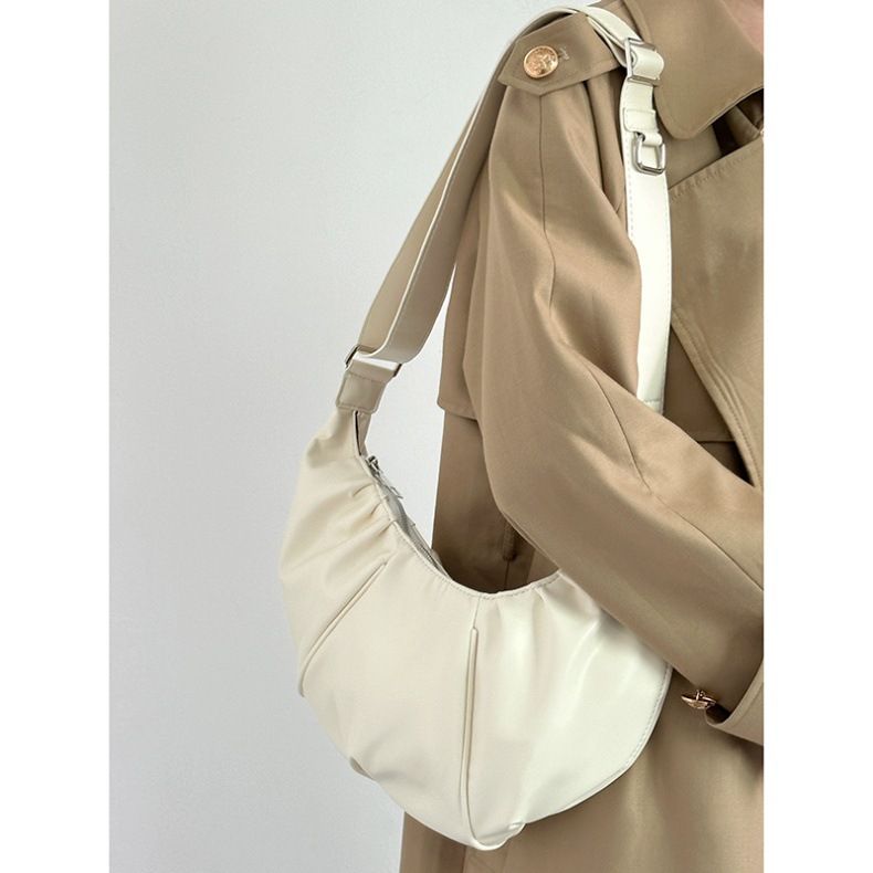 Korean Version Folding Women's Large Capacity Cow Horn Shoulder Bag_voghion.com